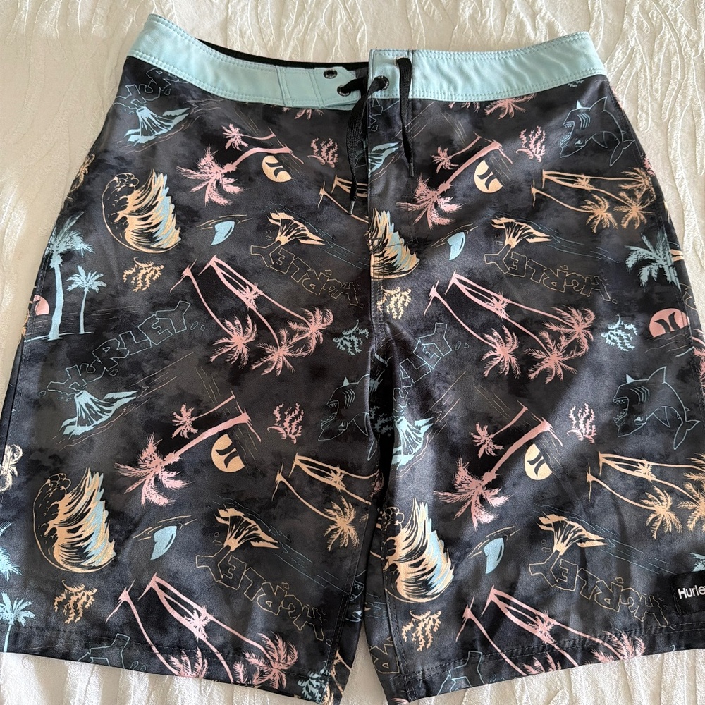 Hurley surfing shorts